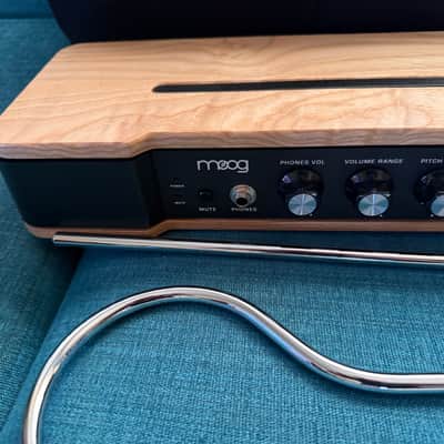 Moog Etherwave Theremin 2022 - Present - Black / Natural image 3