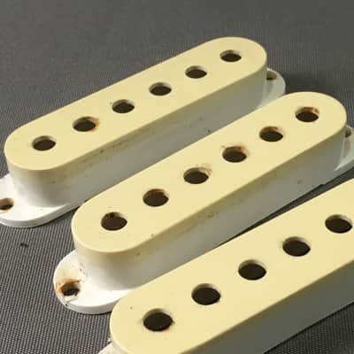 Vintage Set of 3 MIJ Fender Strat Pickup Covers Japan 1990s Natural Aged Cream Relic image 2
