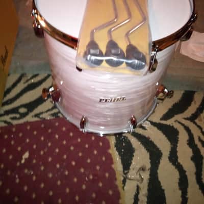 Pearl President Series Phenolic 4-piece Limited Edition in Pearl White Oyster Snare (Depth x Diameter): 5.5" x 14" Mounted Toms (Depth x Diameter): 9" x 13" Floor Toms (Depth x Diameter): 16" x 16" Bass Drums (Depth x Diameter): 14" x 22" image 6