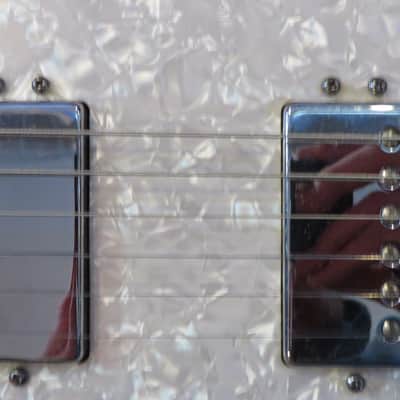 Fender Toronado 2002 Orange And Pearl MIM Near Mint Condition Electric Guitar Rarest Finish image 3