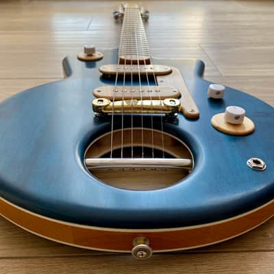 Ceci Domino 2021 Blue image 3