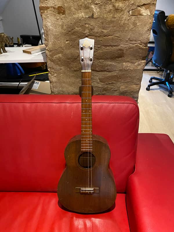Favilla  Baritone image 1