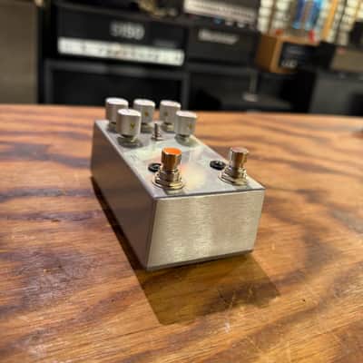 Walrus Audio Monument Harmonic Tap Tremolo V2 Limited Edition - Platinum Series 2021 - Platinum image 2