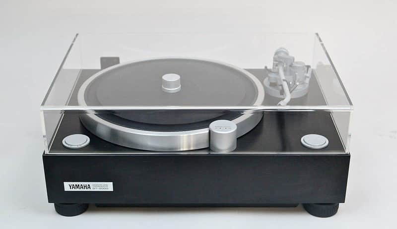 Yamaha GT-2000 Vintage LP Turntable in Near Mint Condition with Original Box image 1