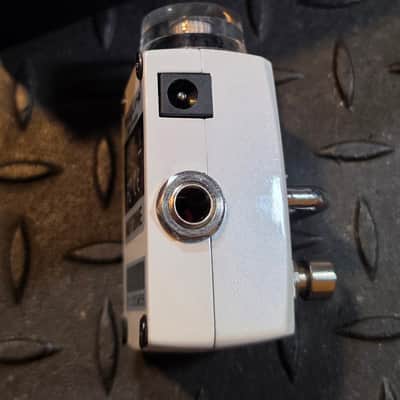 Hotone Skyline Tuner Mini Guitar Tuning Pedal Clean Boost 2010s - White image 5