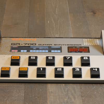 Roland GR-700 Guitar Synthesizer 1984 - 1989 - Grey