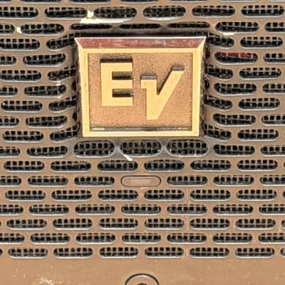 ZLX-12P Single 12" Two-Way Powered Loudspeaker 90 x 60 Degree Coverage Pattern image 2