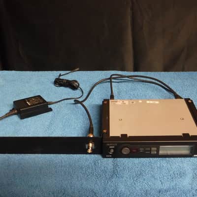 Shure SLX4 Wireless Receiver. J3 Frequency Band. 1U rack mount. image 3