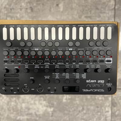 Sonicware Liven 8bit Warps 27-Key Synthesizer Groovebox image 2