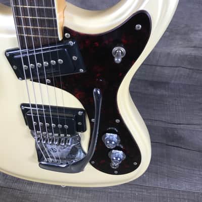 Mosrite Ventures Model 1965 Pearl White image 8