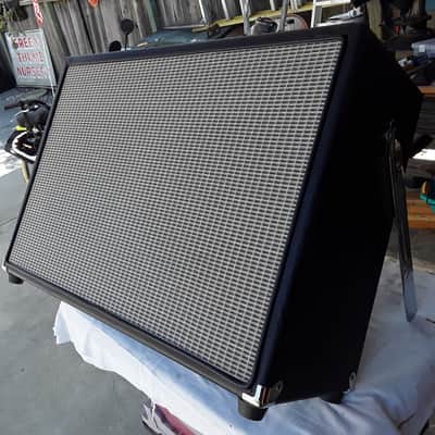 Boutique 2x12 extension cabinet image 3
