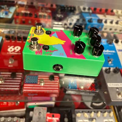 Walrus Audio Monument Harmonic Tap Tremolo V2 Limited Edition - Neon Series 2019 - Neon Green image 3