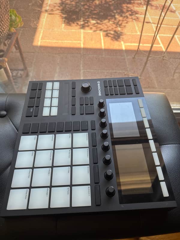 Native Instruments Maschine MKIII 2010s - Black image 1