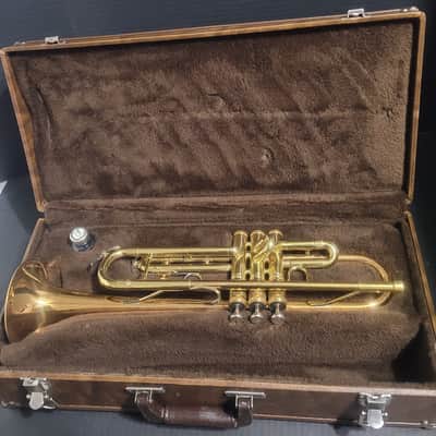 Conn 1050B Trumpet ,Hard case& mouthpiece Clear Lacquer image 3