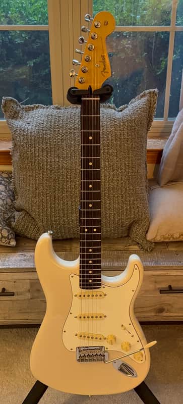 Fender Player II Stratocaster 2025 - Chambered Ash - White Blonde - Brass Tremolo Block - Brass Claw - Deluxe Gigbag