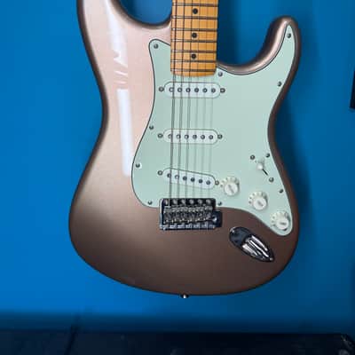 Fender American Professional Classic Stratocaster 2025 - Present - Faded Firemist Gold image 5