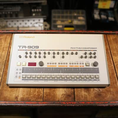 Roland TR-909 Rhythm Composer 1983 - 1985 - White