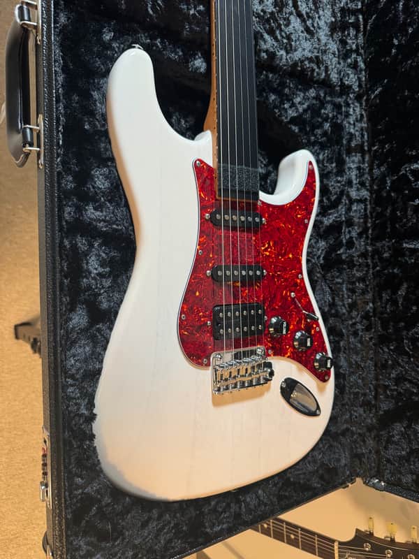 Suhr Suhr Classic S Paulownia HSS