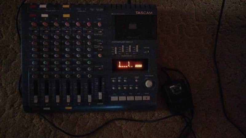 TASCAM 424 MK III Portastudio
