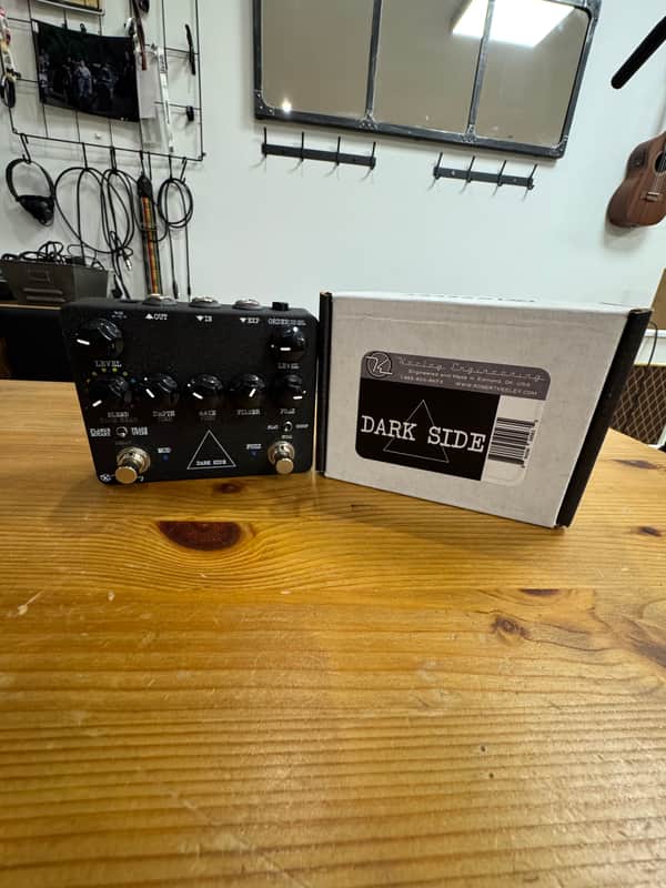 Keeley Dark Side Workstation V2 with Effect Order Switch 2016 - Present - Black image 1