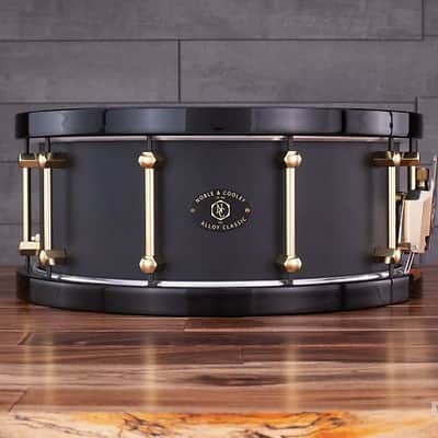 NOBLE & COOLEY 14 X 6 ALLOY CAST ALUMINIUM SNARE DRUM, BLACK WITH WOOD HOOPS image 2