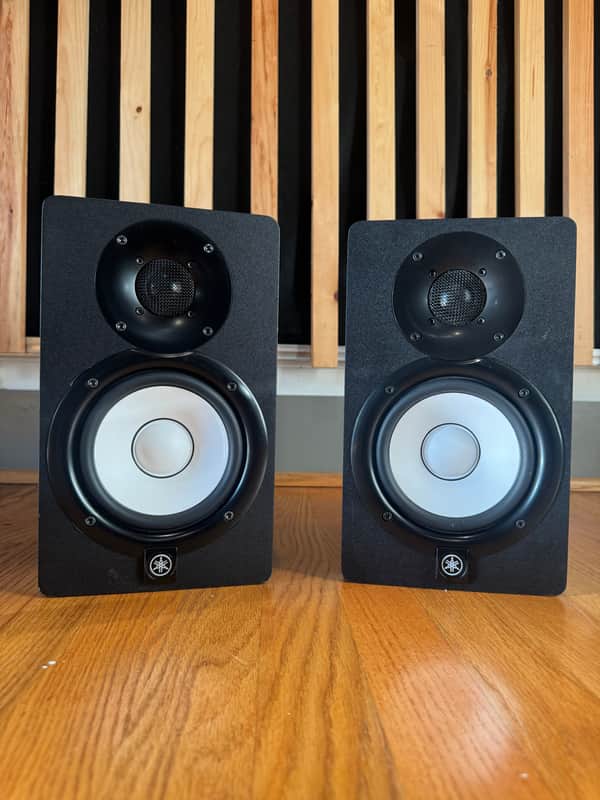 Yamaha HS5 5" Powered Studio Monitors (Pair) Black — Good Condition image 1