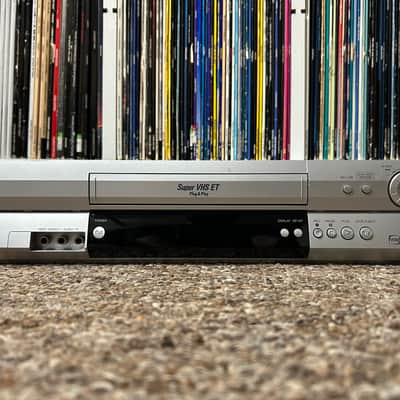 JVC HR-S3911U Super VHS ET VHS/S-VHS VCR Player Recorder w/ Cables TESTED ✅ image 3