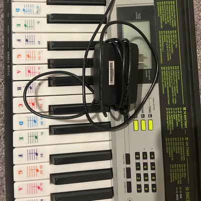 Casio LK-135 61-Key Key-Lighting Keyboard 2010s - Silver / Black image 3