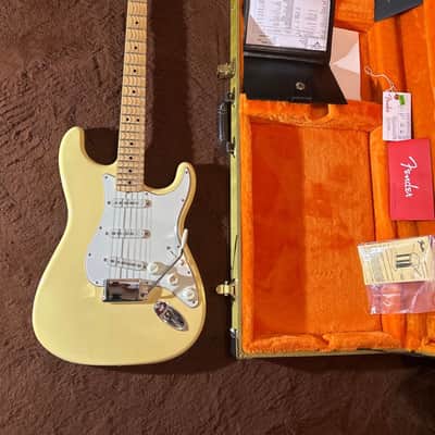 Fender Yngwie Malmsteen Artist Series Signature Stratocaster with Maple Fretboard 2007 - Present - Custom Shop - 1 of 2- Vintage White image 1