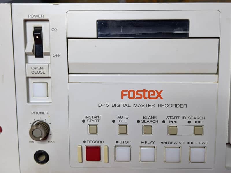 Fostex D-15 Professional Timecode Digital Master Recorder DAT image 1