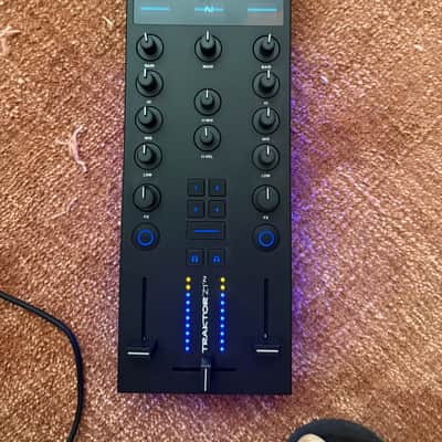 Traktor Kontrol Z1 MK2 DJ Mix Controller4-deck DJ Mixing Controller with Stem Control Layer image 3