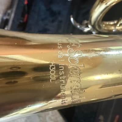 Trumpet with case and  mouthpiece image 10