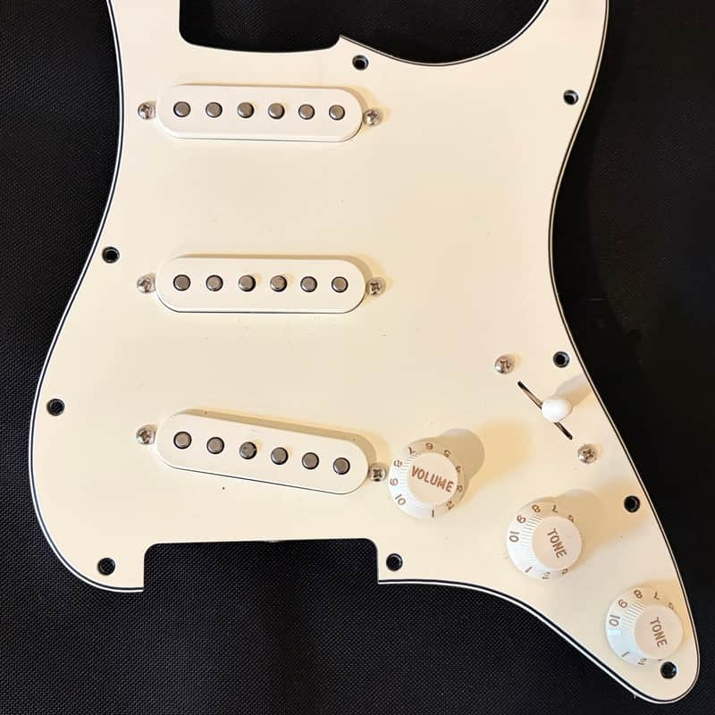 Fender Player Stratocaster SSS Loaded Pickguard w/ Alnico V Pickups & CTS Pots – 2022 OEM image 1