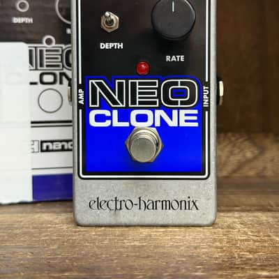 Electro-Harmonix Neo Clone Analog Chorus With Box 2010 - Present - Black / Blue image 1