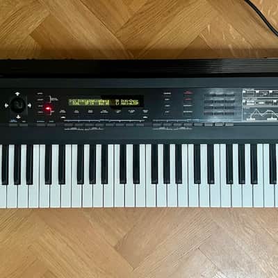 Roland D-50 LA Synthesis Classic 80's Synthesizer + PG-1000 Programmer