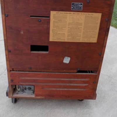 Leslie 122RV - Walnut image 4