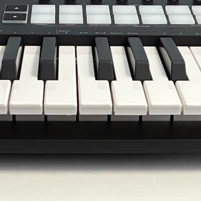 Novation Launchkey 37 MKIII MIDI Keyboard Controller 2020 - Present - Black image 3