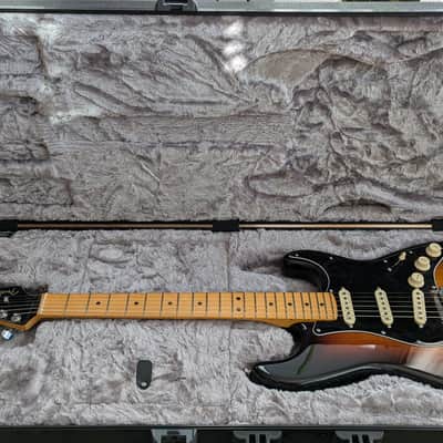 Fender American Ultra Luxe Stratocaster with Maple Fretboard 2021 - 2024 - 2-Color Sunburst image 2