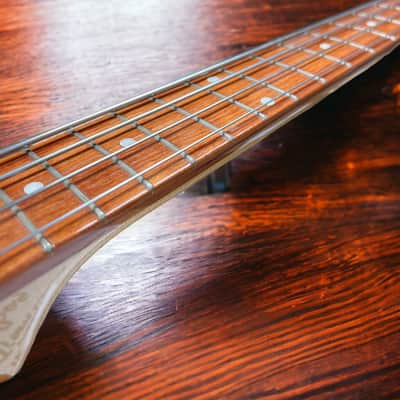 Rickenbacker 4001 V63, Mapleglo / Rosewood (2001) *Pre-Owned in Excellent Condition *RARE!* image 6