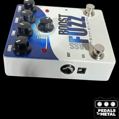 Tech 21 Bass Fuzz Boost 2010s - White - X16760 image 4