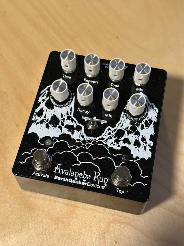 EarthQuaker Devices Avalanche Run Stereo Reverb & Delay with Tap Tempo V2