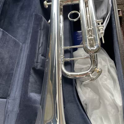 Bach 180S43 Stradivarius Bb Trumpet Outfit (USED/Demo) image 5