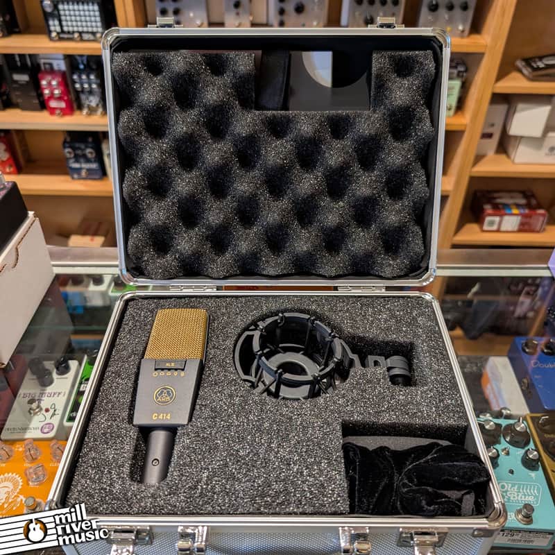 AKG C414