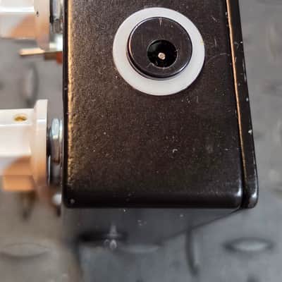 JHS Haunting Mids Sweepable Mids EQ Preamp Tone Shaper image 4