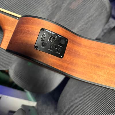Ortega Fretless Bass Ukulele "LIZZY" image 8