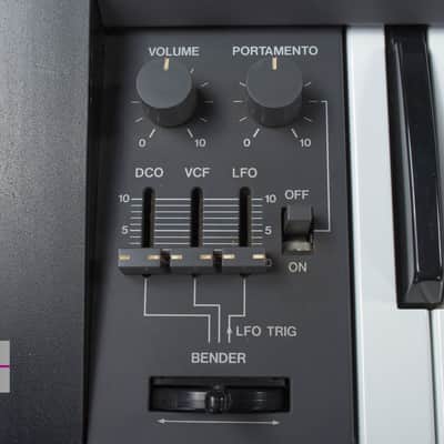Roland JUNO-106 Programmable Polyphonic Synthesizer in Very Good condition image 6