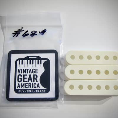 Fender Stratocaster Pickup Covers (3) Authentic Vintage Part Circa 1970-1976 Creme Plastic image 2