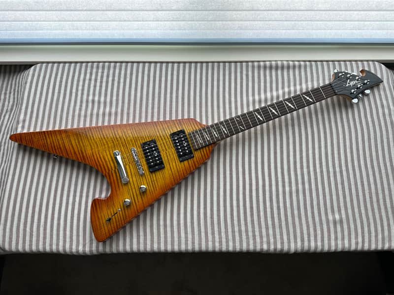 Washburn Lyon LPT80SB Flying V Jackknife Limited Edition guitar