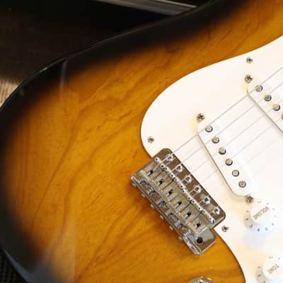 1994 Fender Limited Edition 40th Anniversary 1954 Reissue Collectors Model Stratocaster w/ Maple FB Electric Guitar 2-Color Sunburst + COA OHSC image 4