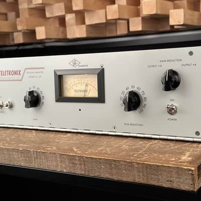 Universal Audio Teletronix LA-2A Leveling Amplifier / Optical Compressor. Original! LA 2A LA2A 2 A. MINT! image 3